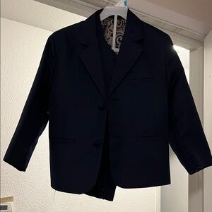 Men’s warehouse 5T boys suit. Brand new navy